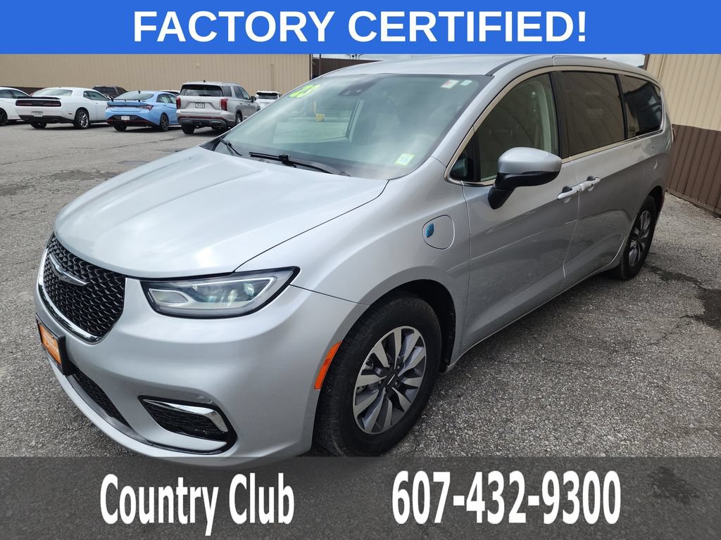 Used 2023 Chrysler Pacifica Touring-L FWD image 4