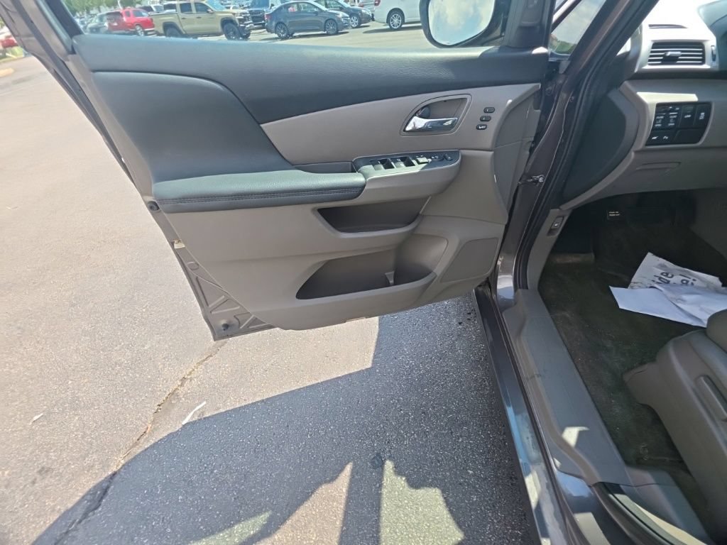 Used 2016 Honda Odyssey Touring Elite image 12