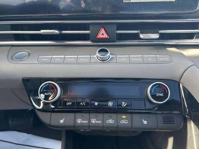 Used 2025 Hyundai Elantra SEL image 24