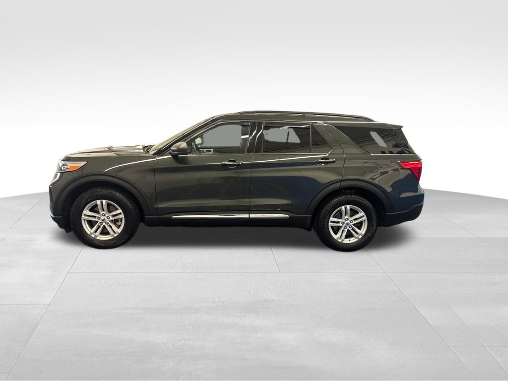 Certified 2022 Ford Explorer XLT w/ Equipment Group 202A AWD/4WD image 2