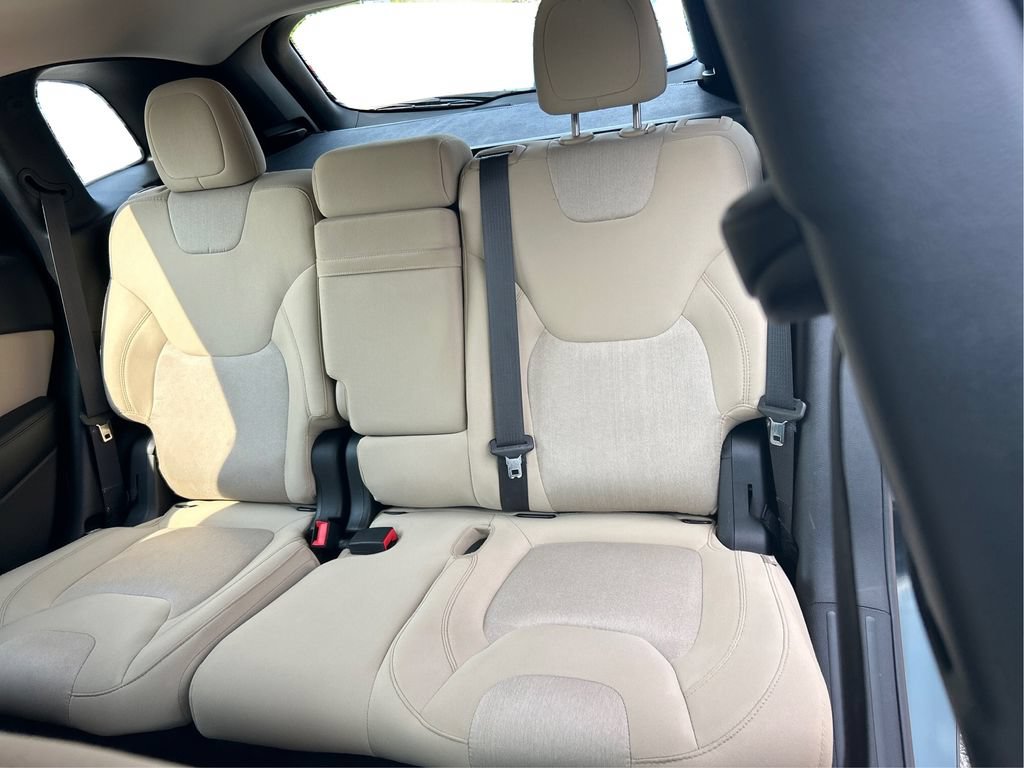 Used 2016 Jeep Cherokee Sport AWD/4WD image 15