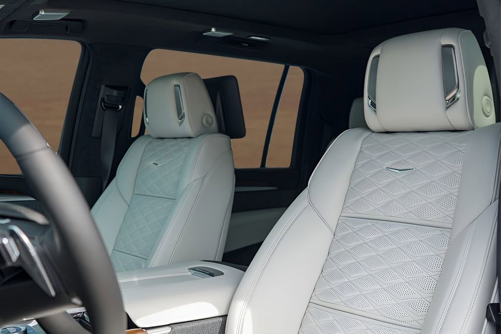 New 2026 Cadillac Escalade ESV Platinum Sport w/ LPO, ONYX Package AWD/4WD image 11