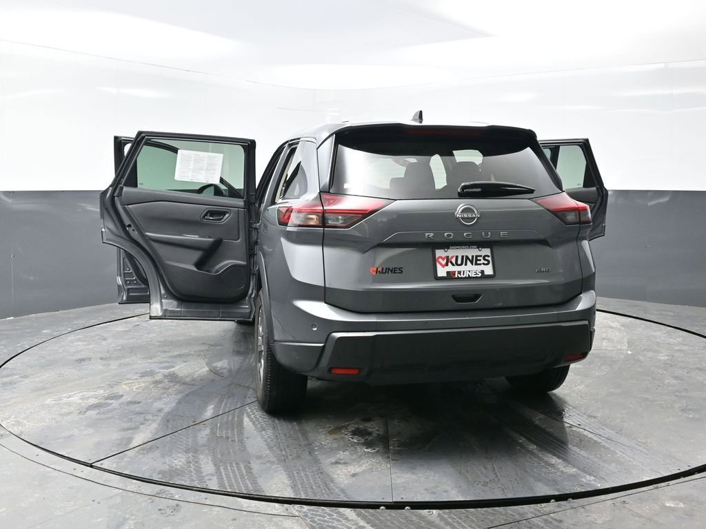 Used 2024 Nissan Rogue S image 57