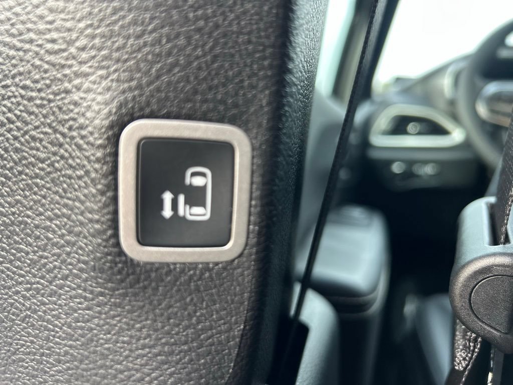 New 2026 Chrysler Voyager LX FWD image 13