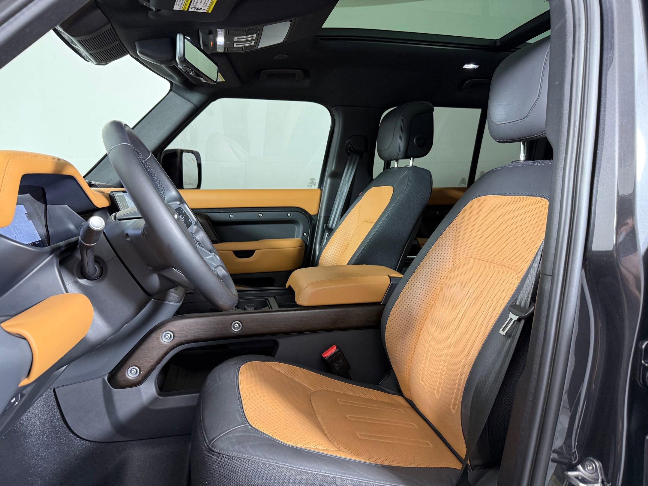 Used 2024 Land Rover Defender 110 X image 4