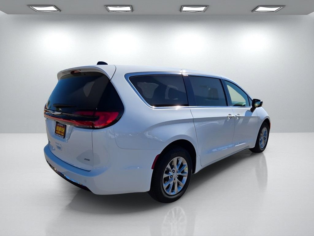New 2026 Chrysler Pacifica Select image 4