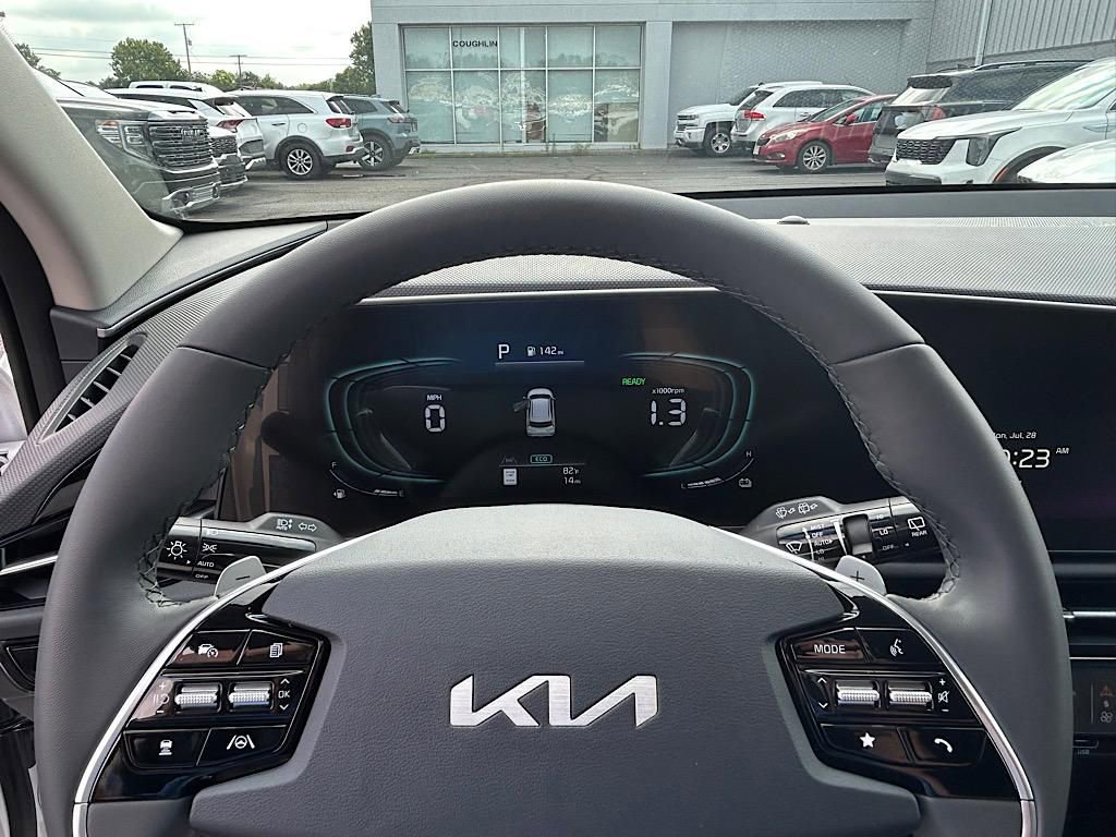 New 2025 Kia Niro LX image 18