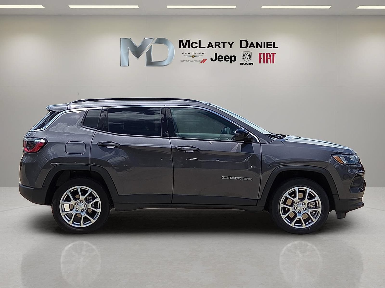 Used 2024 Jeep Compass Latitude AWD/4WD image 6