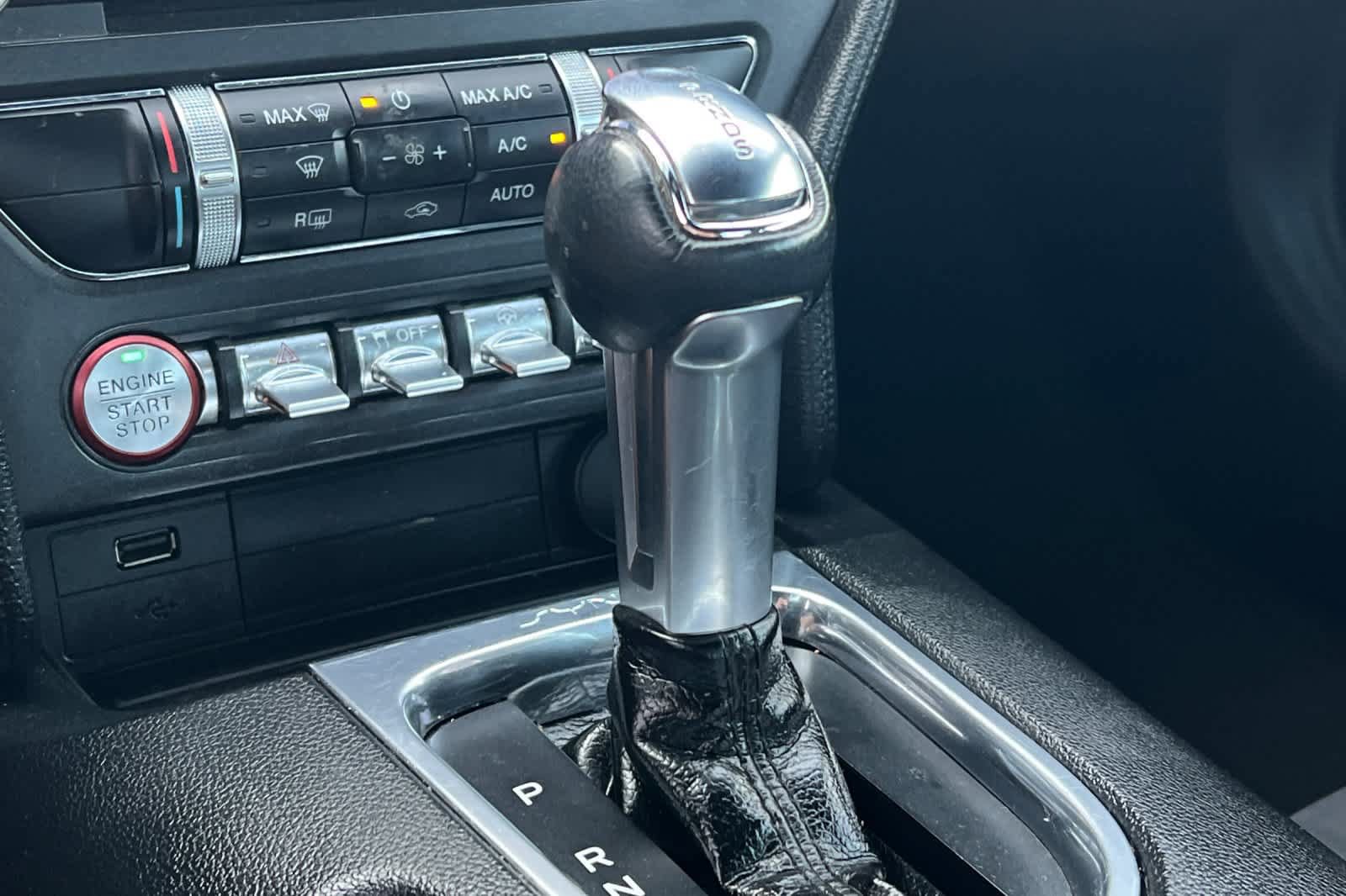 Used 2018 Ford Mustang Coupe w/ Equipment Group 101A RWD image 18