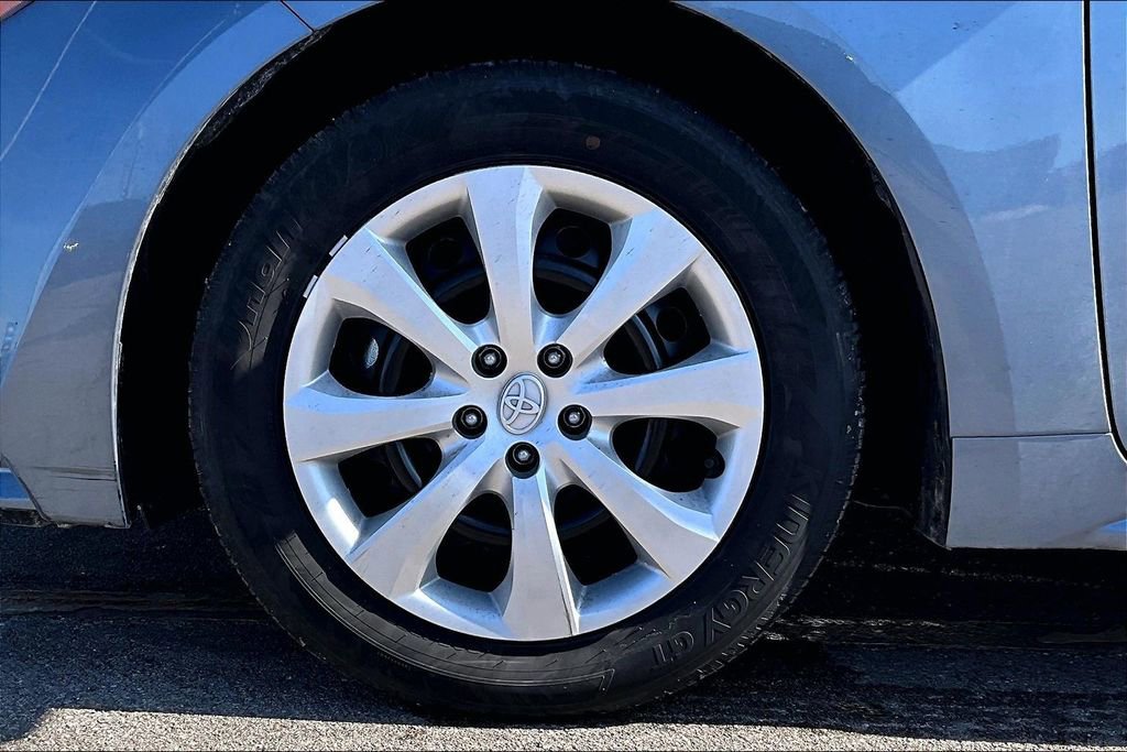 Used 2025 Toyota Corolla LE image 32
