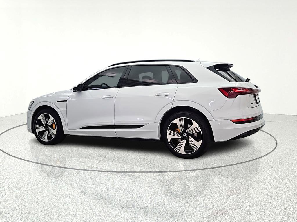 Used 2022 Audi e-tron Premium Plus image 5