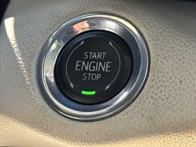 Used 2022 Buick Envision Essence w/ Technology Package I FWD image 17