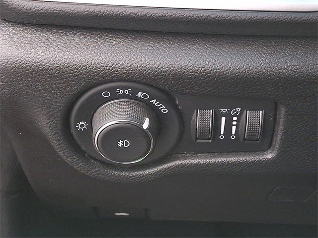 Used 2020 Chrysler Pacifica Touring-L image 25