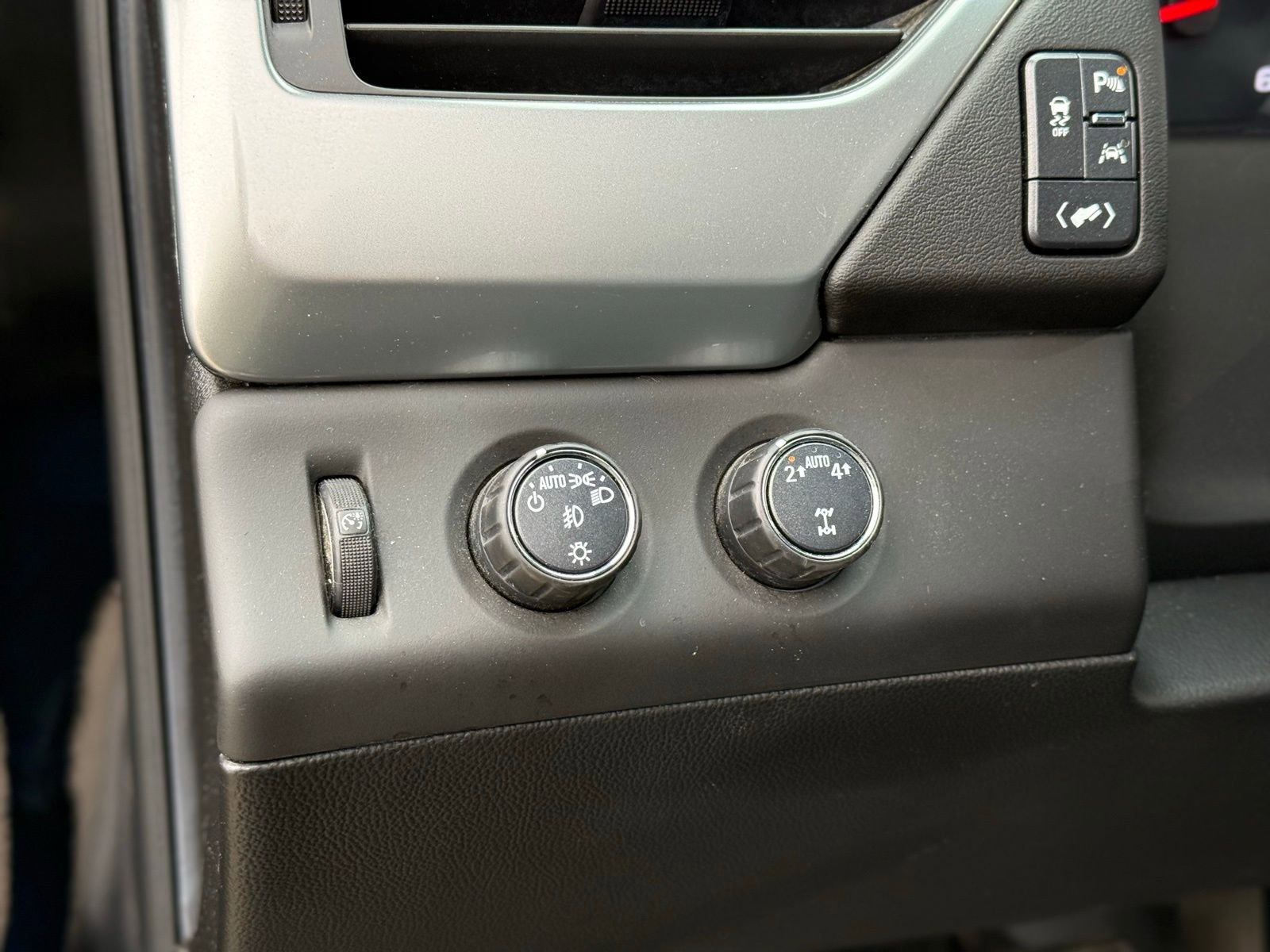 Used 2018 Chevrolet Tahoe LT image 34