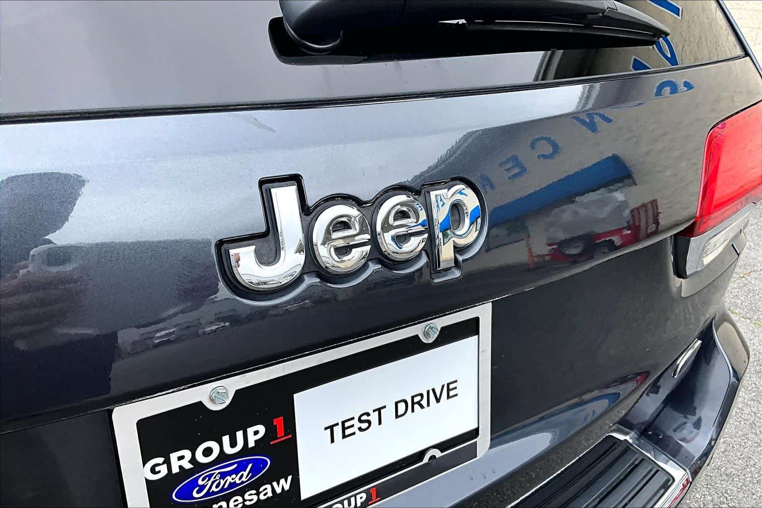 Used 2014 Jeep Grand Cherokee Overland w/ Advanced Technology Group AWD/4WD image 30