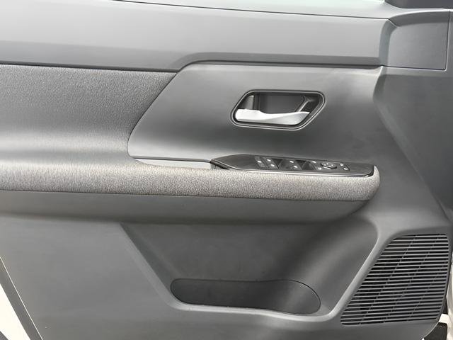 Certified 2025 Nissan Kicks SV image 34