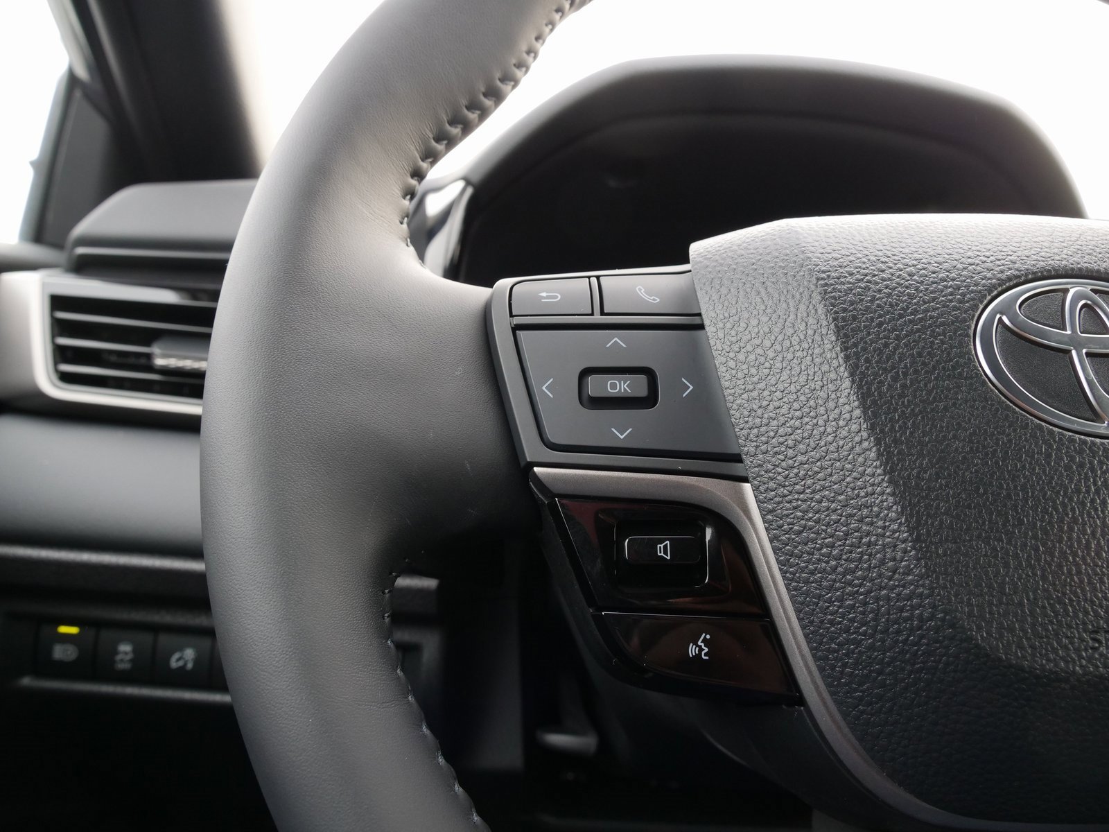 Used 2025 Toyota Camry XSE image 22