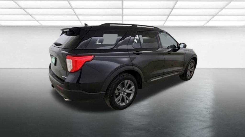 New 2024 Ford Explorer XLT w/ Equipment Group 202A AWD/4WD image 8