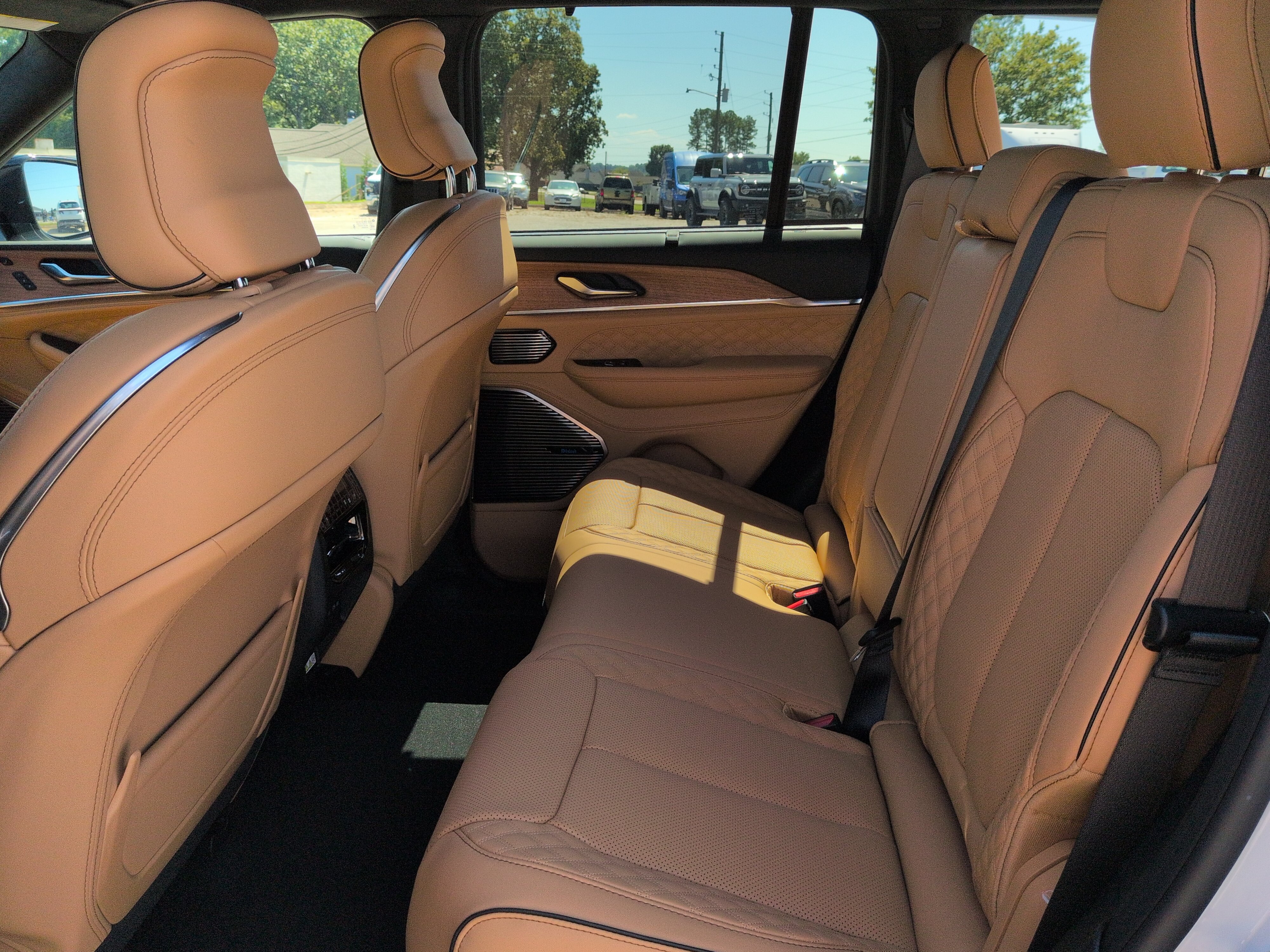 New 2027 Jeep Grand Cherokee Summit AWD/4WD image 12