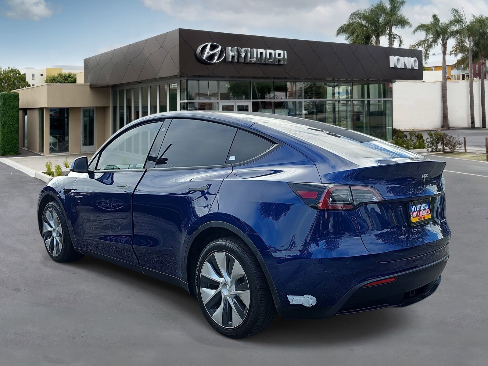Used 2023 Tesla Model Y Long Range AWD/4WD image 5