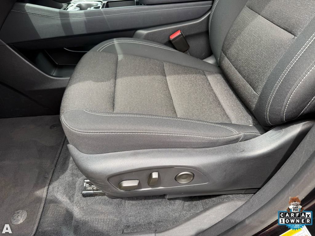 Used 2025 Chevrolet Traverse LT AWD/4WD image 13