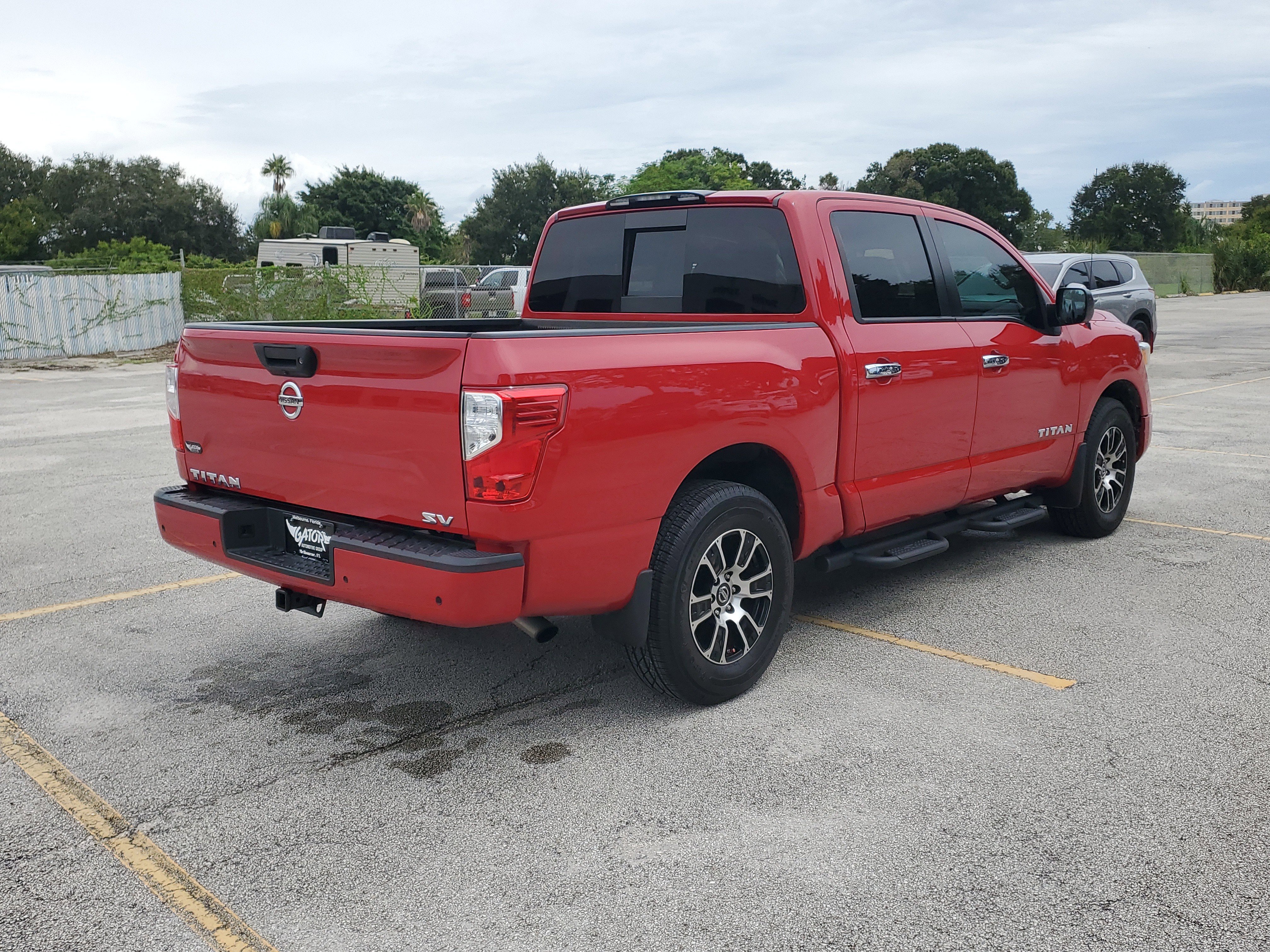 Used 2021 Nissan Titan SV w/ SV Convenience Package RWD image 4