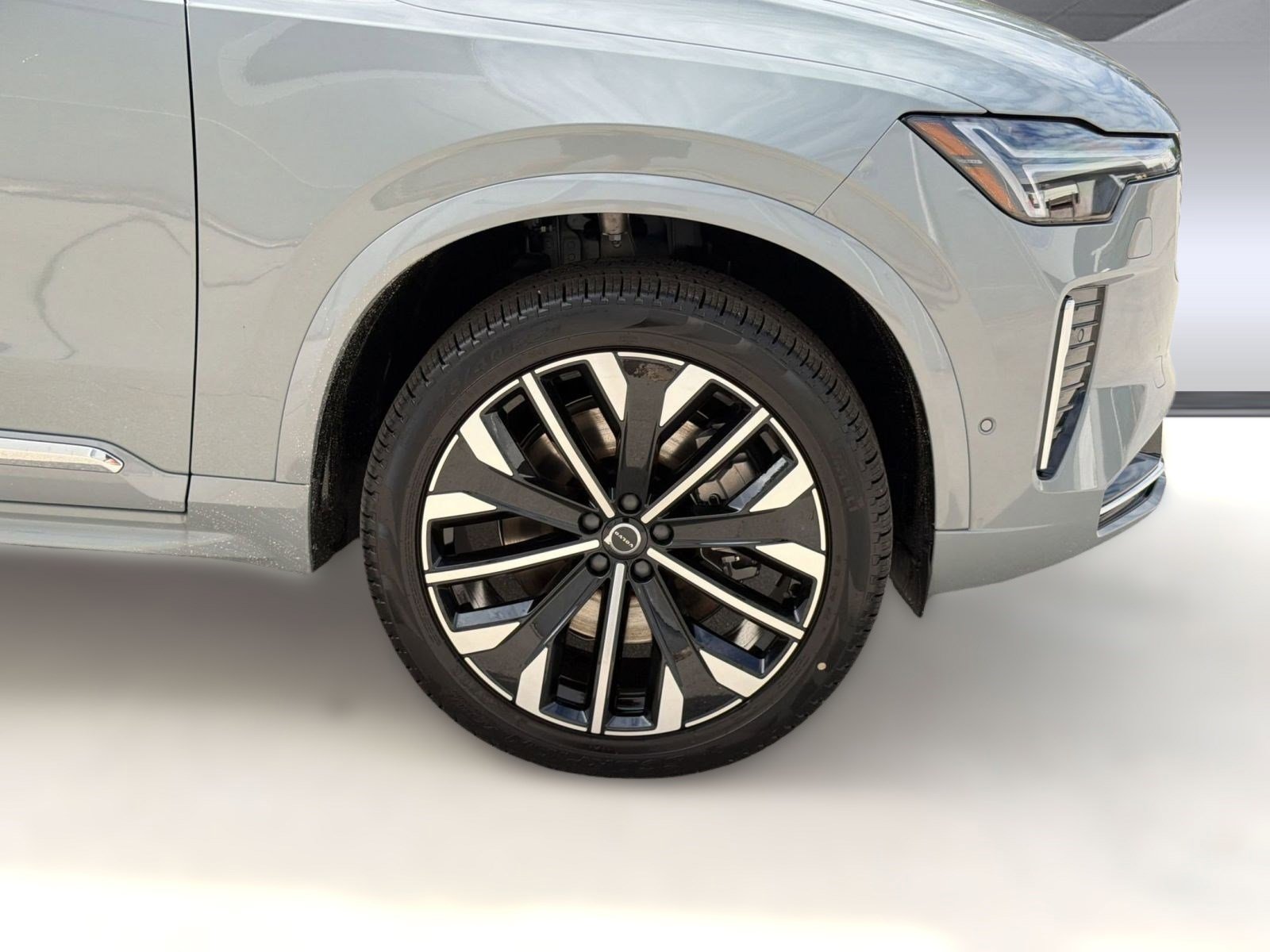 New 2026 Volvo XC90 T8 Plus w/ Protection Package AWD/4WD image 11