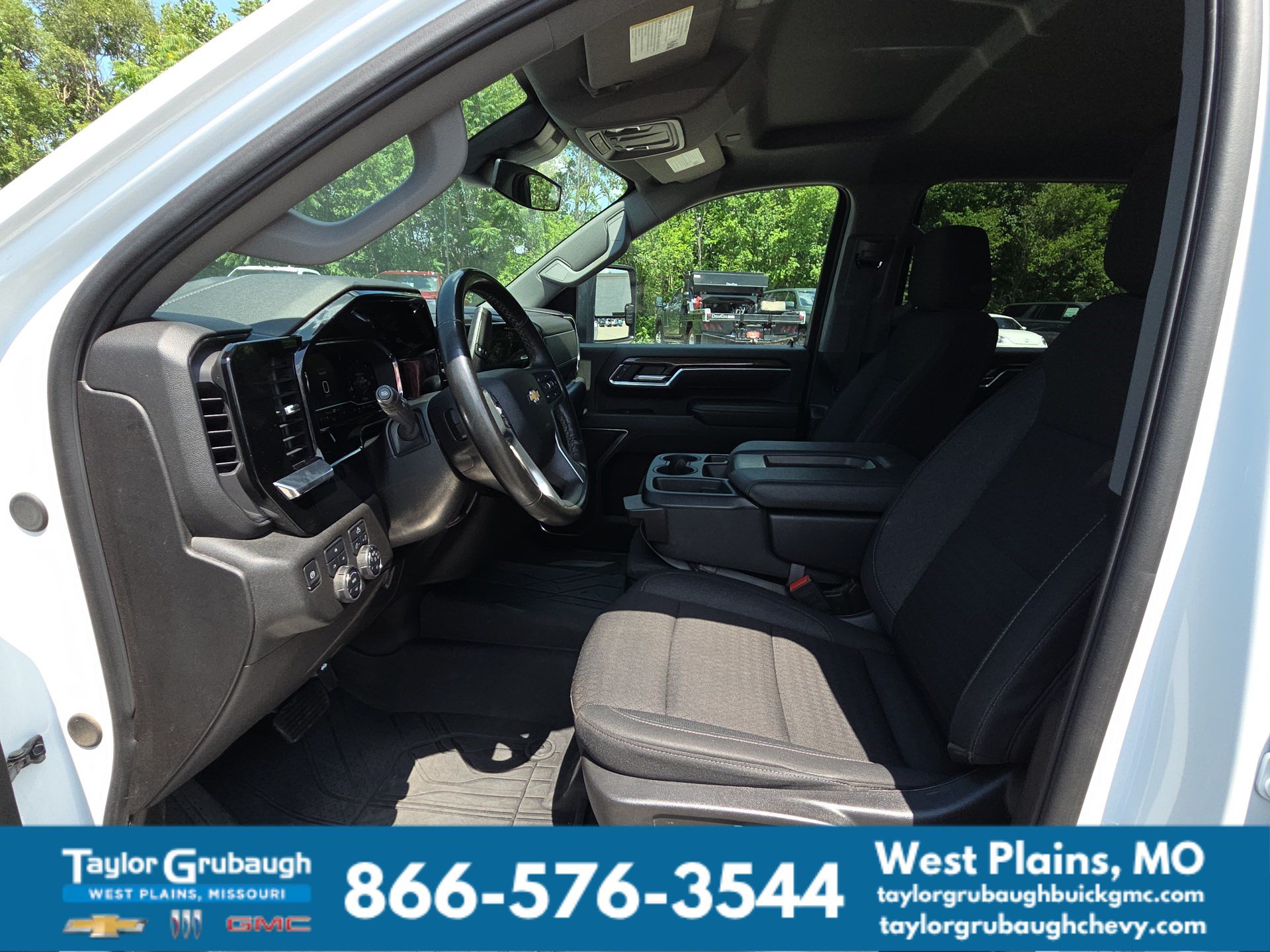 Used 2025 Chevrolet Silverado 3500 LT w/ Convenience Package AWD/4WD image 16