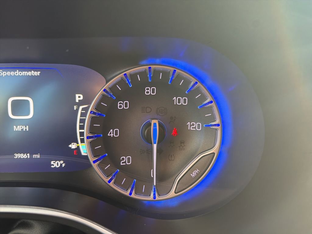 Used 2024 Chrysler Pacifica Touring-L FWD image 43