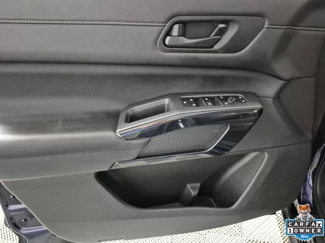 Used 2025 Nissan Pathfinder SV AWD/4WD image 15