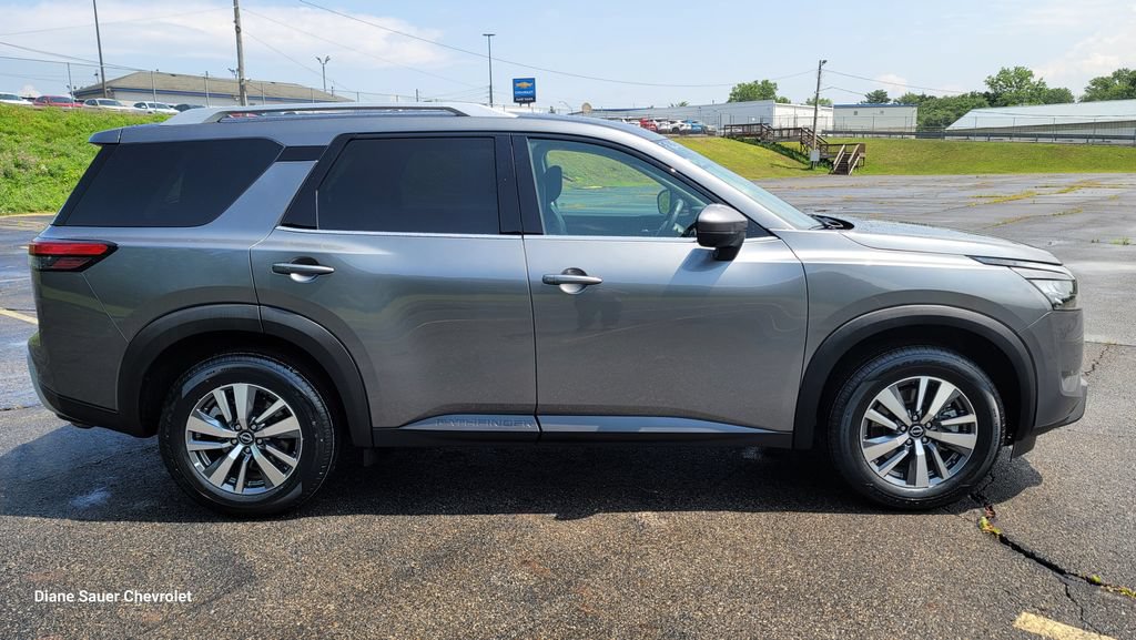 Used 2025 Nissan Pathfinder SL FWD image 14