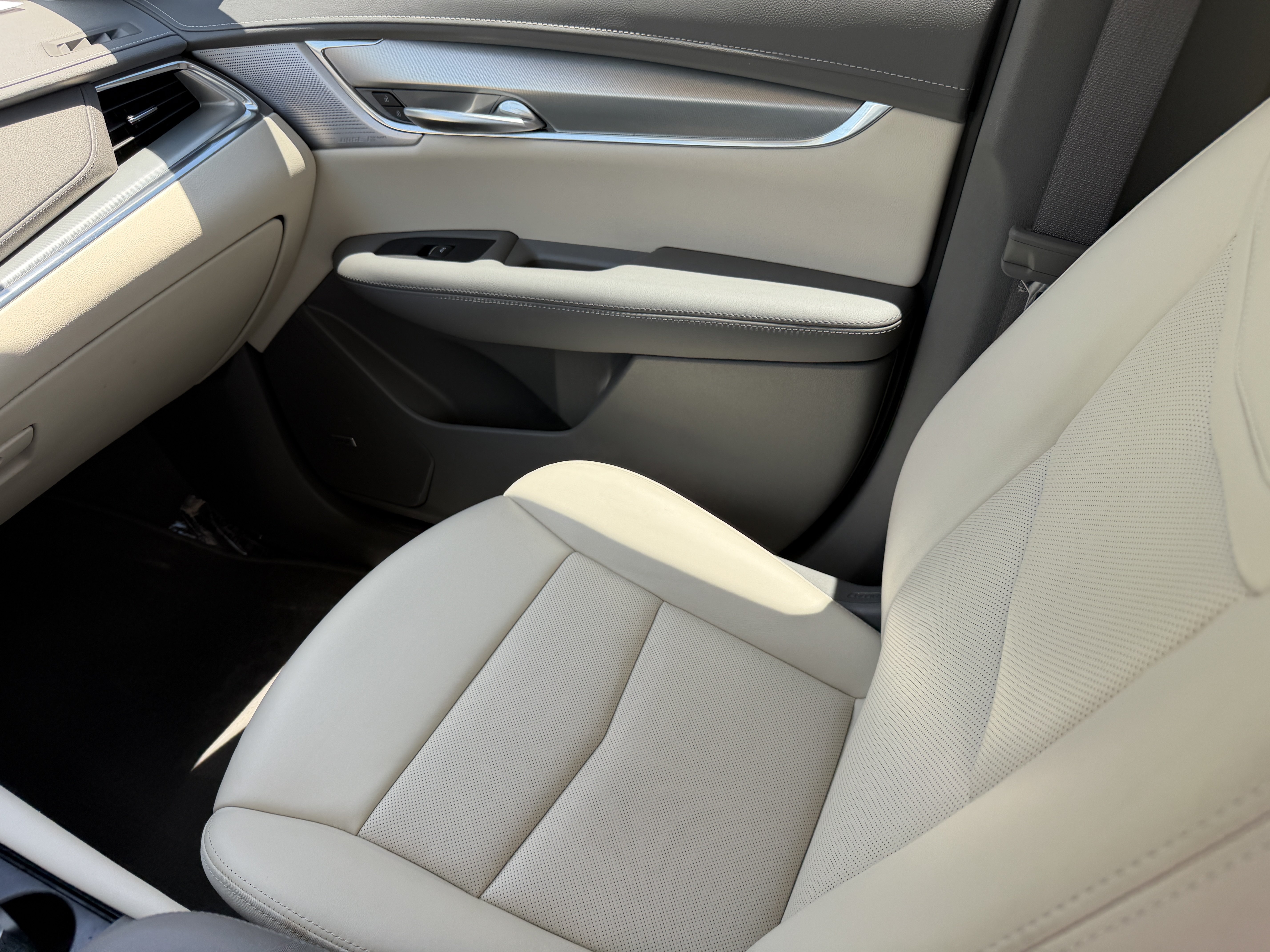 Certified 2023 Cadillac XT5 Premium Luxury FWD image 16