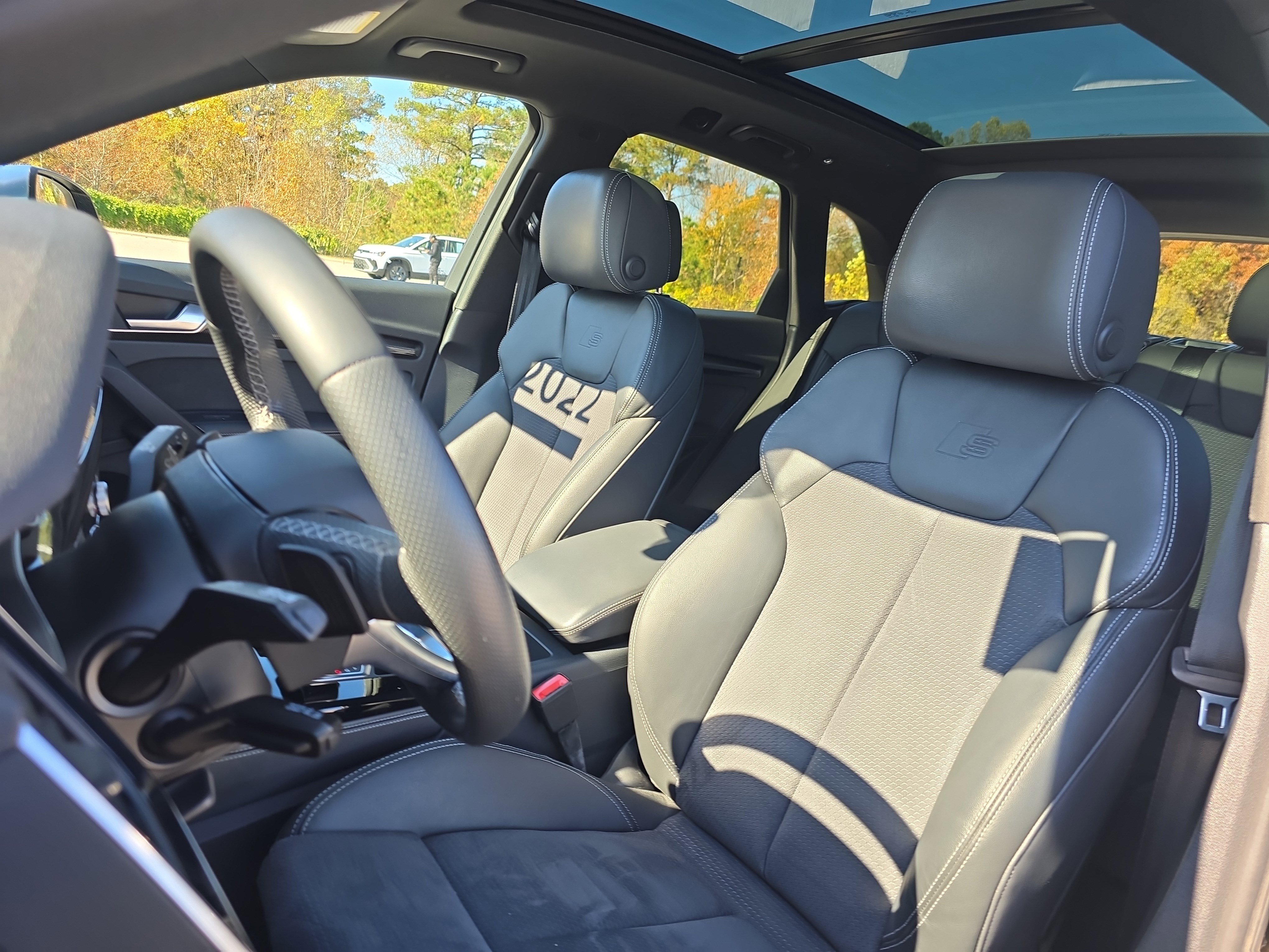 Used 2022 Audi SQ5 Premium Plus w/ Premium Plus Package image 15