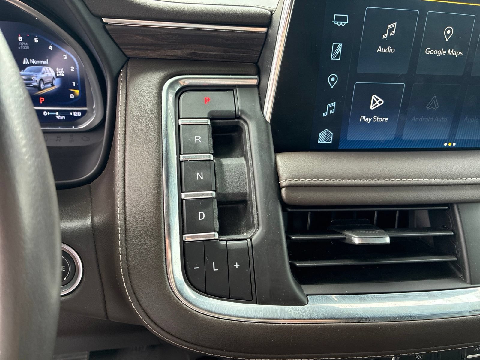 Used 2023 Chevrolet Tahoe Z71 w/ Luxury Package AWD/4WD image 35