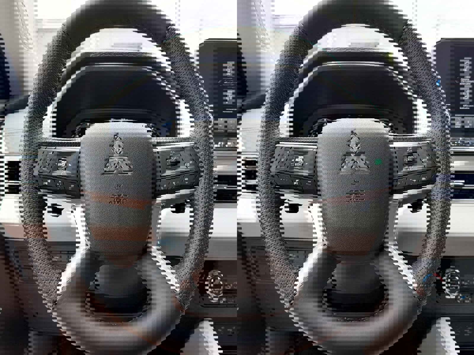 New 2025 Mitsubishi Outlander 4WD Plug-In Hybrid image 45