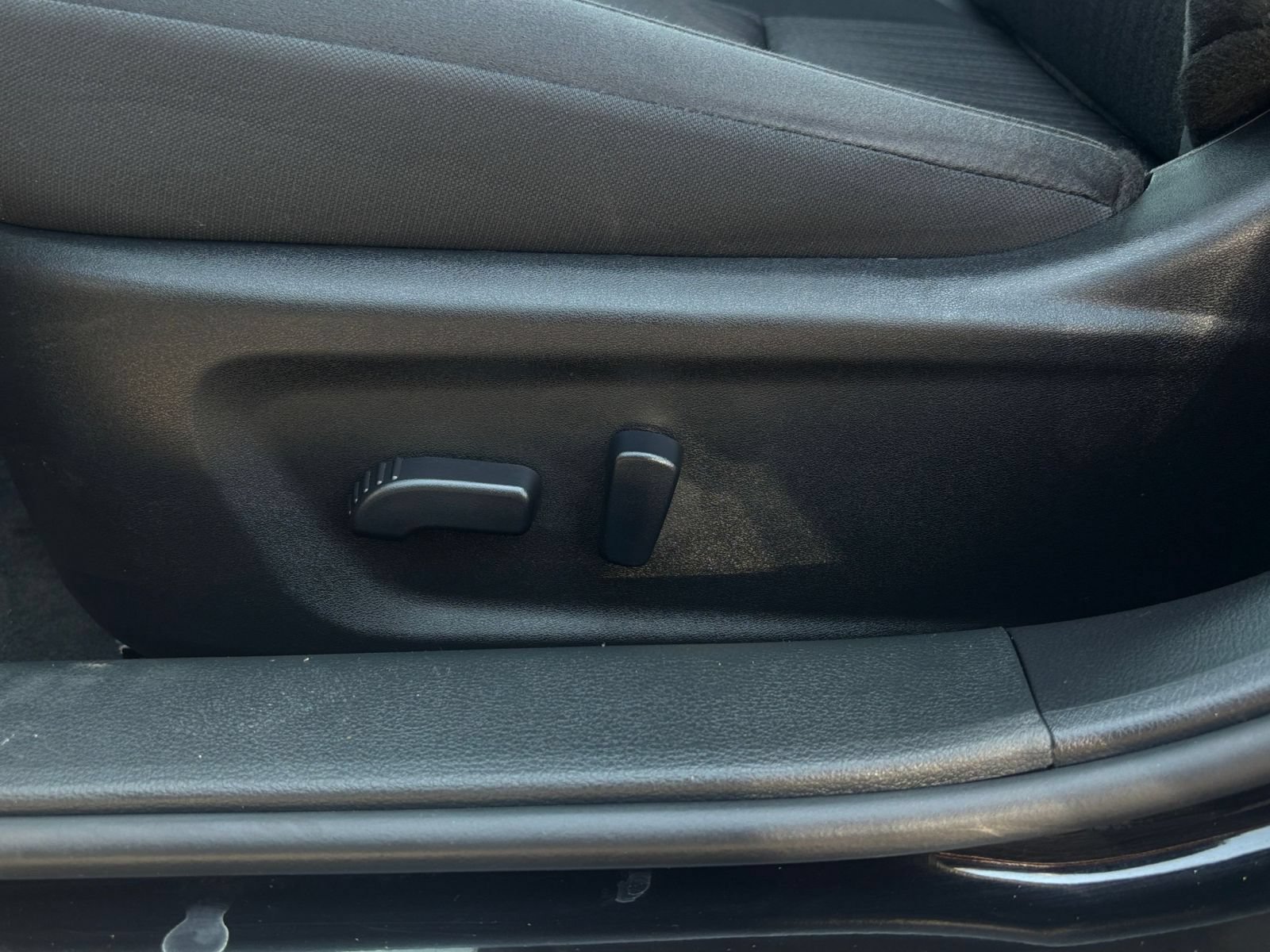 Used 2025 Nissan Altima 2.5 SV FWD image 21