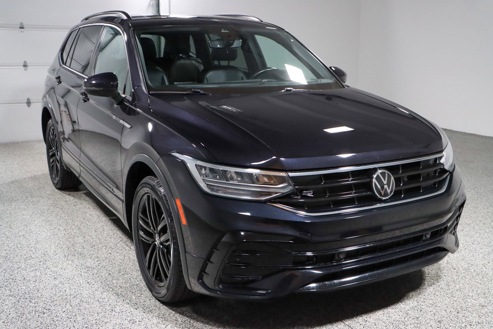 Used 2022 Volkswagen Tiguan SE R-Line image 5