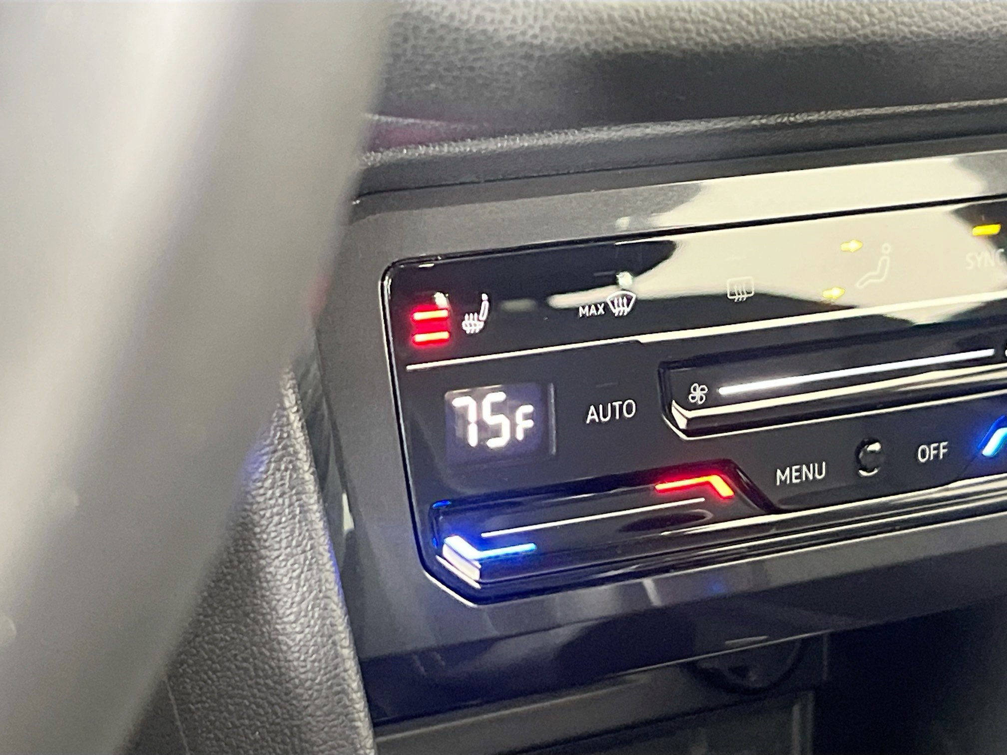 Used 2023 Volkswagen Tiguan SE image 19