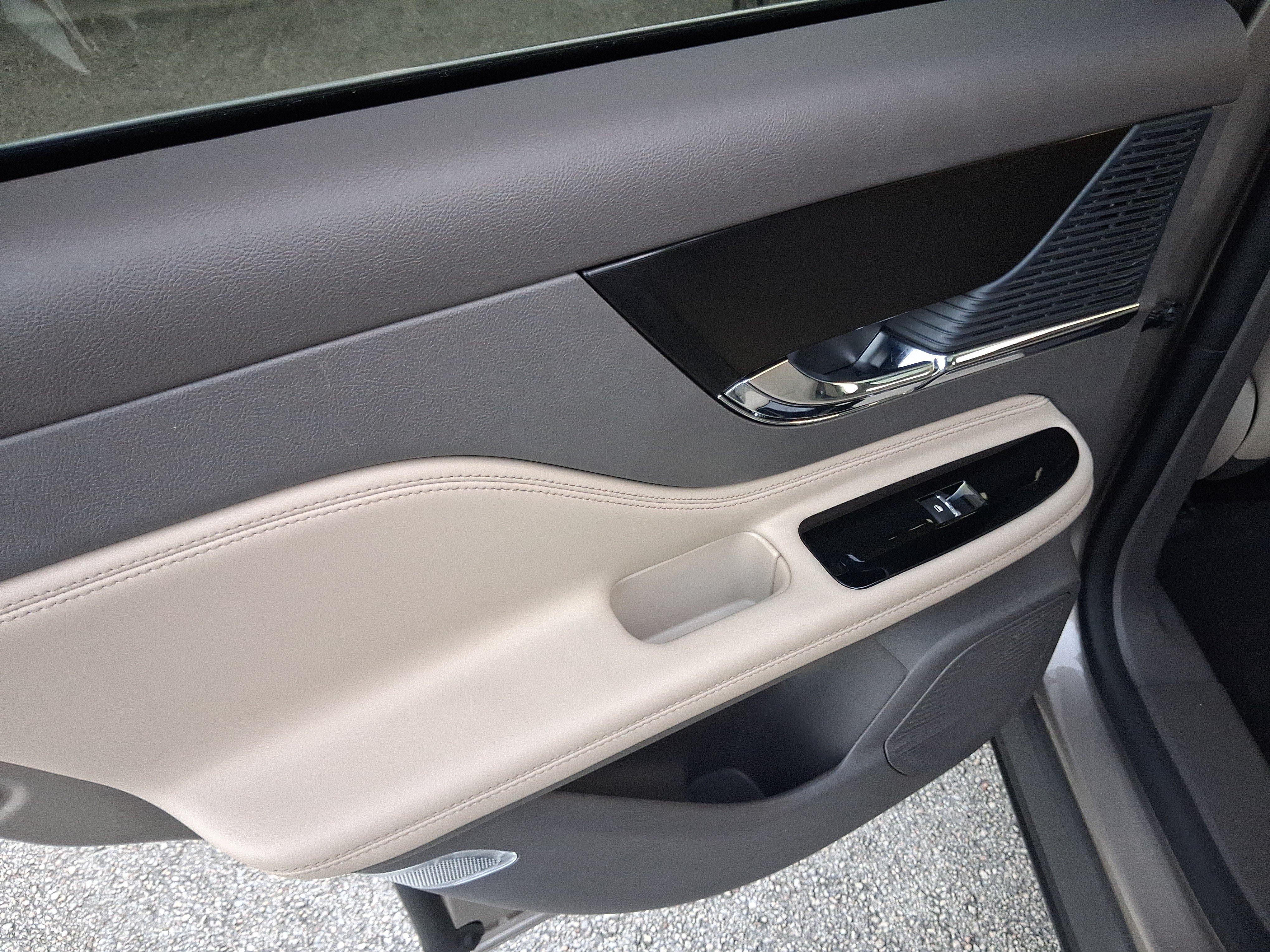 Certified 2021 Lincoln Corsair FWD w/ Premium Package image 9