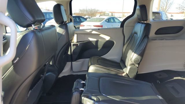 Certified 2024 Chrysler Pacifica Touring-L FWD image 23