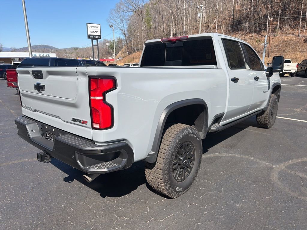 Used 2024 Chevrolet Silverado 2500 ZR2 w/ Technology Package image 3