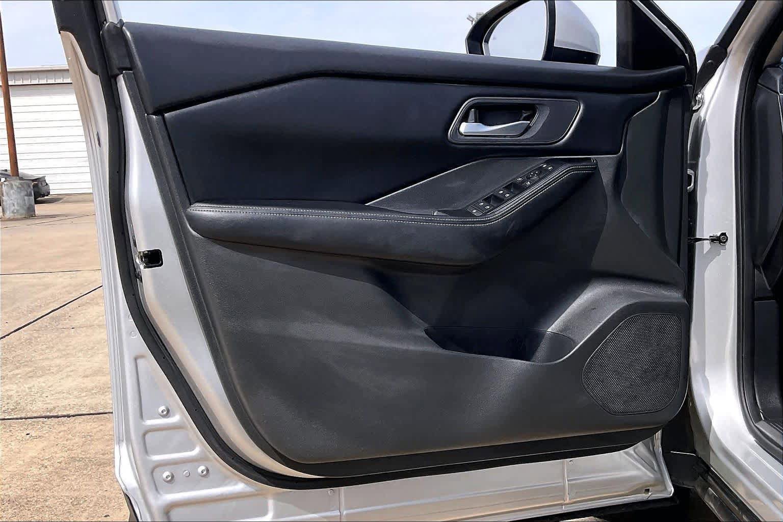 Used 2025 Nissan Rogue SV FWD image 20