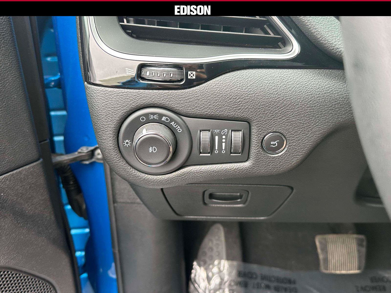 Used 2023 Jeep Cherokee Altitude Lux AWD/4WD image 19