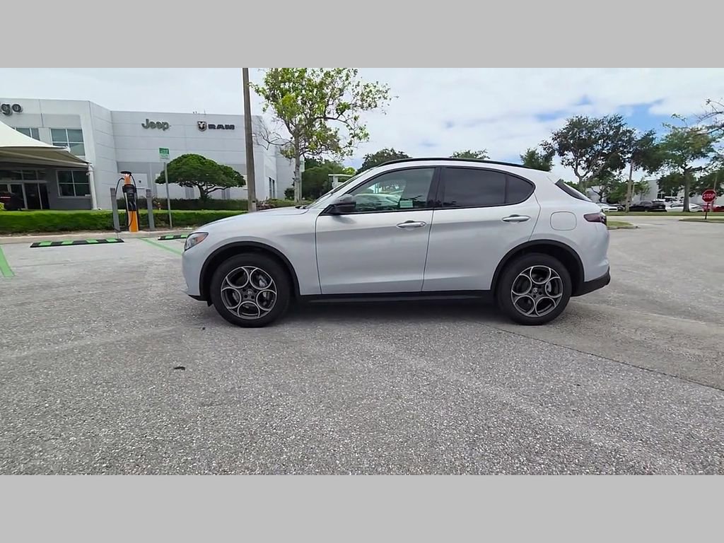 New 2025 Alfa Romeo Stelvio Sprint AWD/4WD image 34