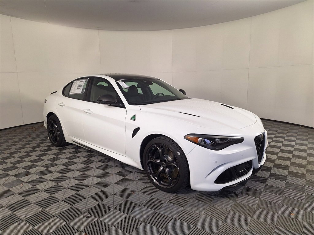 New 2024 Alfa Romeo Giulia Quadrifoglio image 2