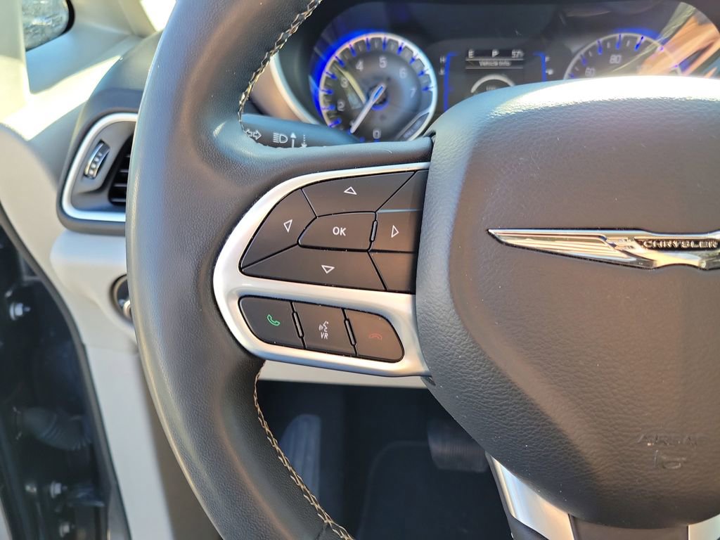 Used 2023 Chrysler Voyager LX image 18