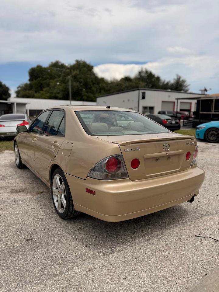 Used 2004 Lexus IS 300 RWD image 2