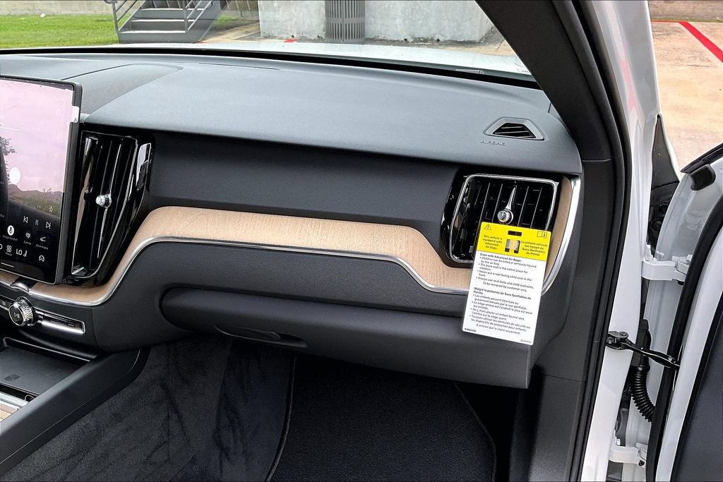 New 2026 Volvo XC60 T8 Plus w/ Protection Package Premier AWD/4WD image 18