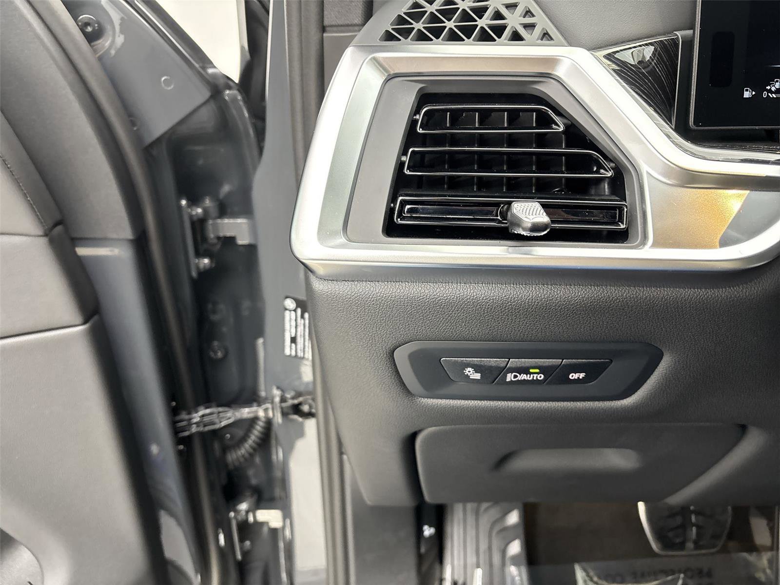 New 2026 BMW X5 xDrive50e image 31