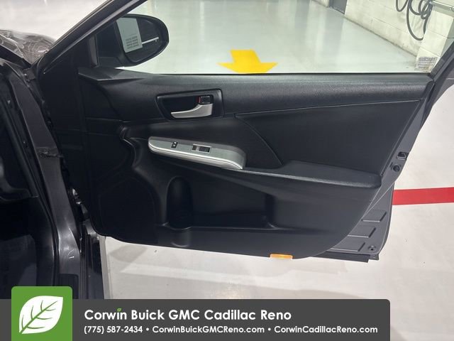 Used 2014 Toyota Camry SE w/ Moonroof Package image 31